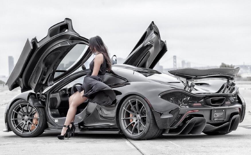 钢铁猛兽与柔美光影 迈凯轮P1的镜头美学之旅